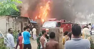 নারায়ণগঞ্জে তুলার গোডাউনে আগুন, এক ঘণ্টা পর নিয়ন্ত্রণে